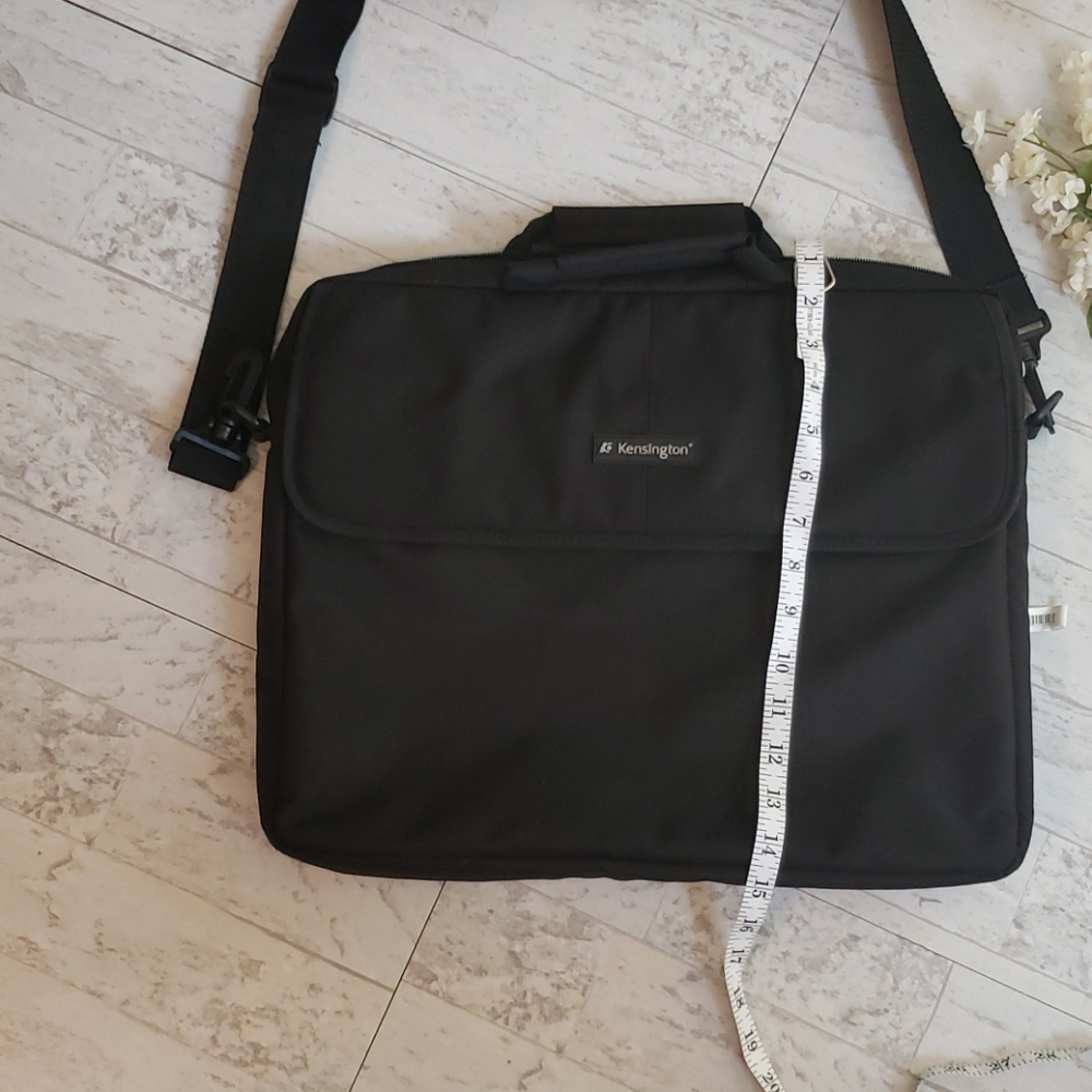 Kensington Basic Laptop Bag. Black. - image 3